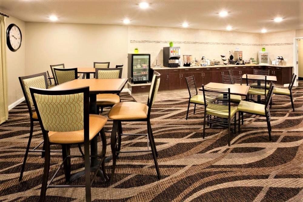 Amerivu Inn And Suites - Chisago City Exterior photo
