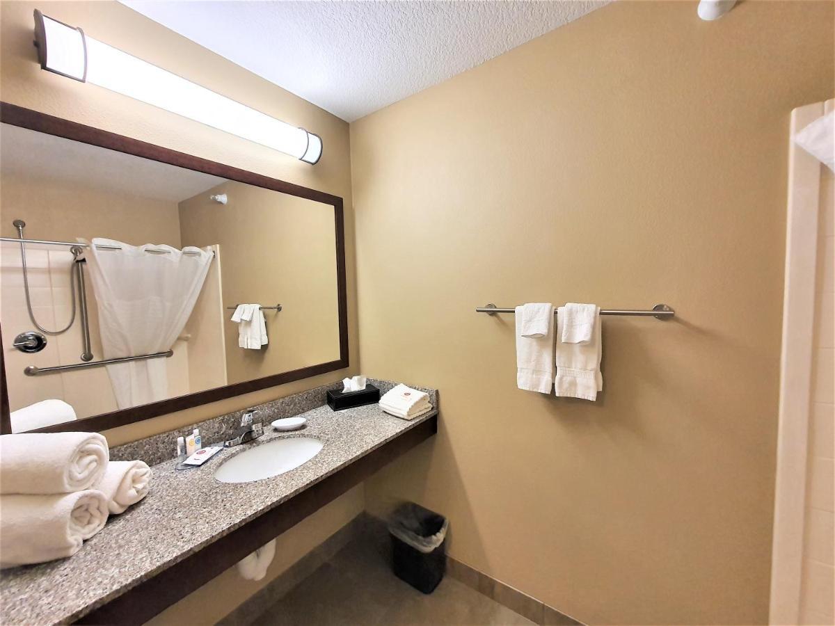 Amerivu Inn And Suites - Chisago City Exterior photo