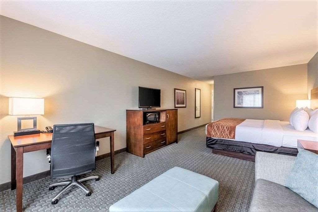 Amerivu Inn And Suites - Chisago City Room photo