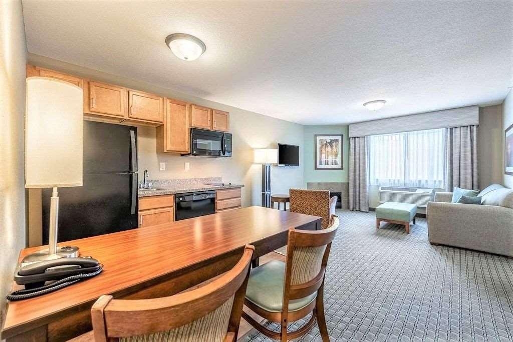 Amerivu Inn And Suites - Chisago City Room photo